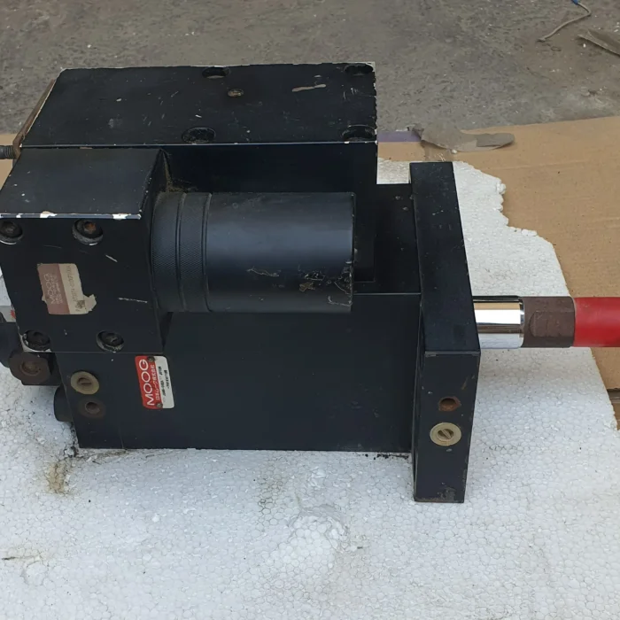 MOOG MOD. J085-082A With P/N B73374-010GP100A, Servo Actuator, MOOG JAPAN LTD