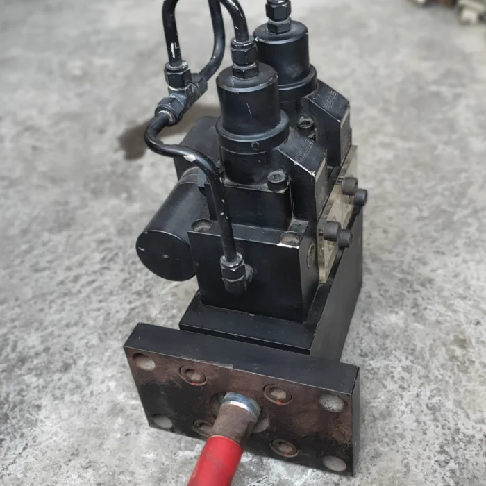 MOOG MOD. J085-081A With P/N B73374-010GP100A, SERVO ACTUATOR, MOOG JAPAN LTD.